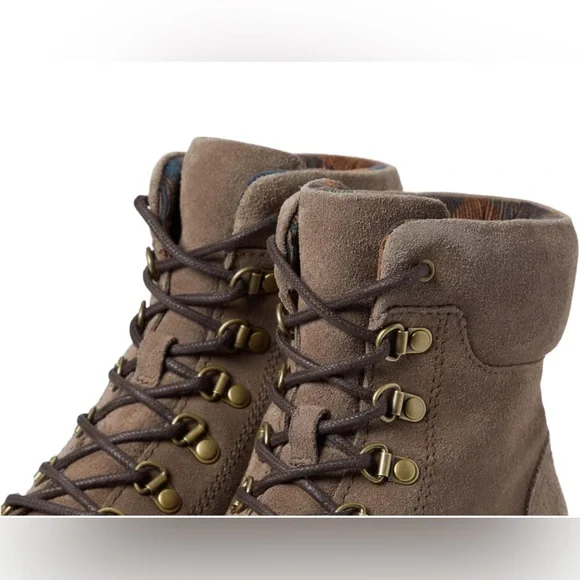 BORN Codi Boat, Taupe Suede volor, Size 9.5, $184